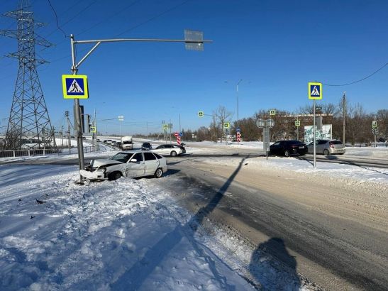 В Волгодонске пассажирка «Лады» пострадала в ДТП с легковушкой