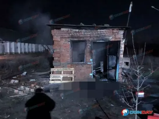 В Шахтах при пожаре в хозпостройке на мукомольном заводе скончался мужчина