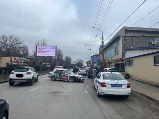 В Ростове нетрезвый мужчина угнал авто и спровоцировал ДТП с пострадавшим