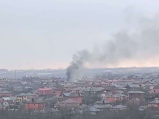 В Ростове в районе Ленинакан загорелся гараж