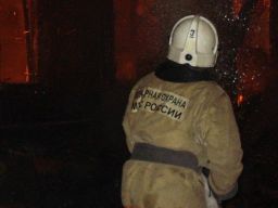 Два мужчины погибли при пожаре в заброшенном доме в Ростовской области