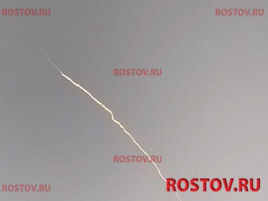 Жители Ростовской области сообщают об инверсионных следах в небе 27 февраля