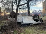 В Ростове водитель легковушки попал в ДТП с «перевертышем»