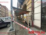 В Ростове обрушающийся  «Дом с ангелами» оградили сигнальной лентой