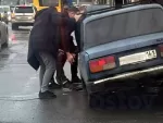 В Ростове «семерка» застряла в открытом люке на Малиновского