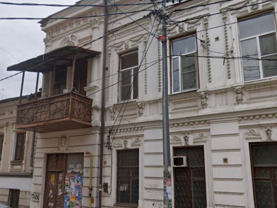 В центре Ростова из-за обрушения старинного здания закрыли квартал