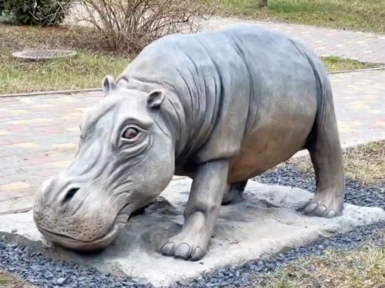 В зоопарке Ростова установили памятник бегемоту Рифу