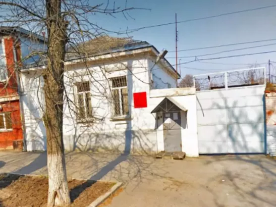 В Таганроге пенсионерка подожгла дверь спецприемника