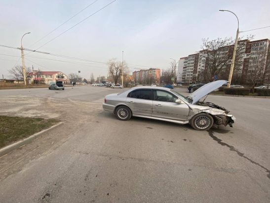 В Волгодонске девушка за рулем «Хендай» пострадала в ДТП с «Шевроле»