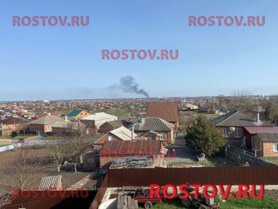 В Ростове на Доватора загорелся склад
