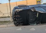 В Ростове на улице Малиновского опрокинулся внедорожник