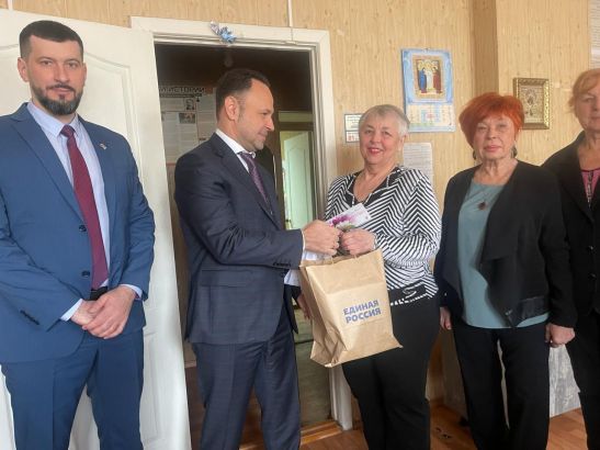 Восьмое марта приближается