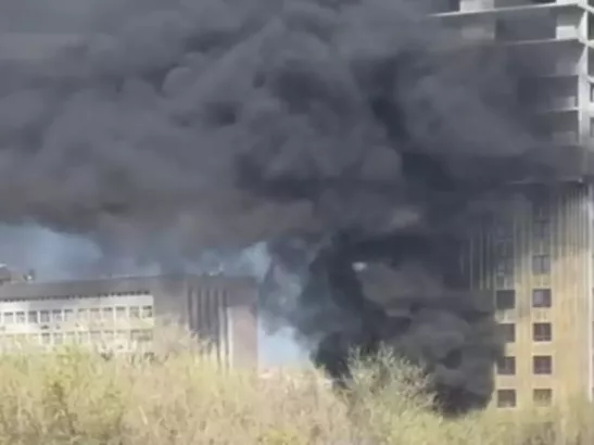 В Ростове на Западном загорелась недостроенная многоэтажка
