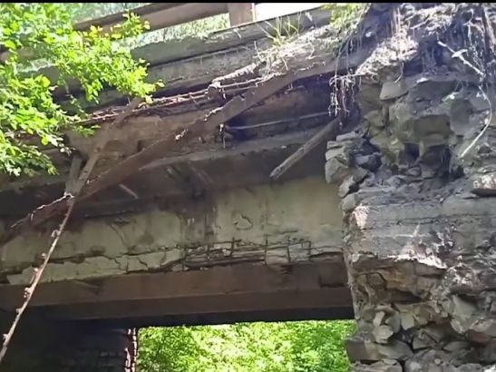 Жители Миллерово пожаловались на состояние моста через реку Глубокая