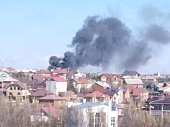 На окраине Ростова горит частный дом на площади 100 квадратных метров