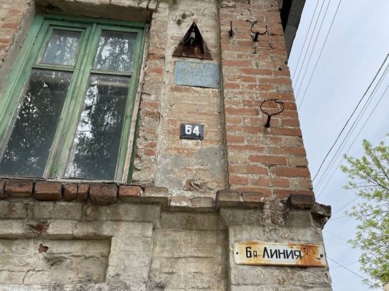 В Ростове жители пожаловались на аварийное состояние дома на 6-й Линии