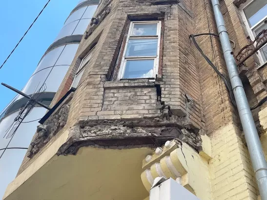 В Ростове на Шаумяна разрушается доходный дом братьев Дерткезовых