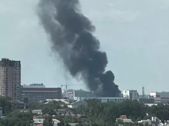 В Ростове произошел крупный пожар в промзоне на Сельмаше