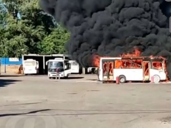 В Ростове на Шолохова загорелся пассажирский автобус