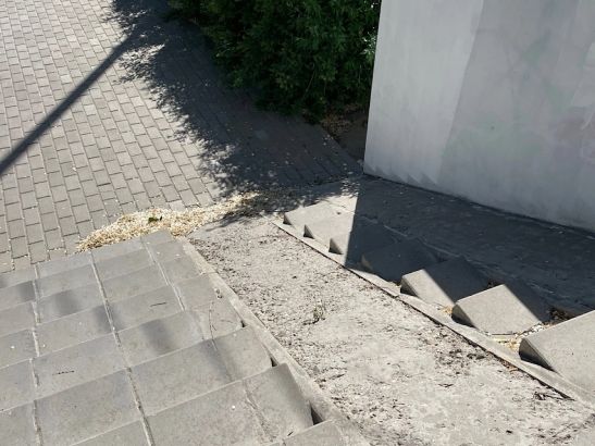 Ростовчане пожаловались на разбитый пандус на выходе с Главного автовокзала