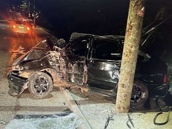 На Шолохова в Ростове водитель легковушки пострадал, врезавшись в столб