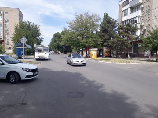 В Азове 9-летний мальчик попал под колеса легковушки