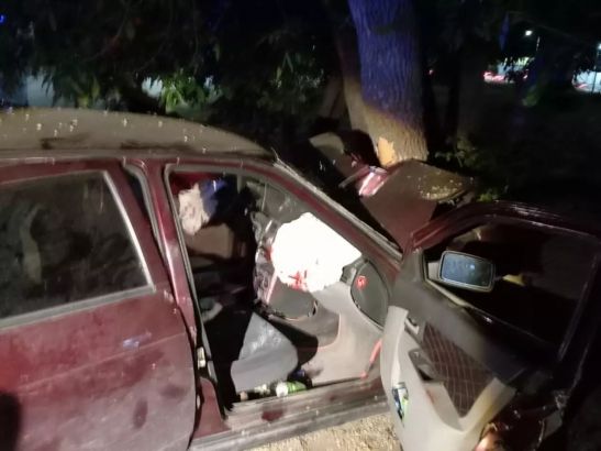 В Ростове в ночь на 22 мая спасатели помогли в двух жутких авариях