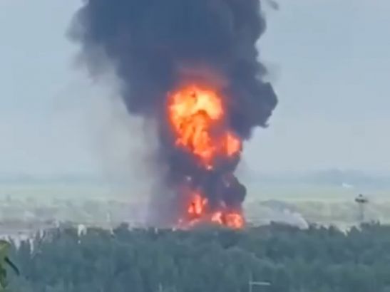 Экоактивисты рекомендуют жителям Азова не выходить из дома из-за крупного пожара на нефтебазе «Азовпродукт»