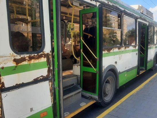 Жителей Волгодонска напугал ржавый общественный транспорт