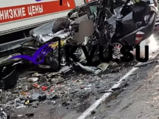 На трассе в Ростовской области два человека погибли в ДТП с грузовиком