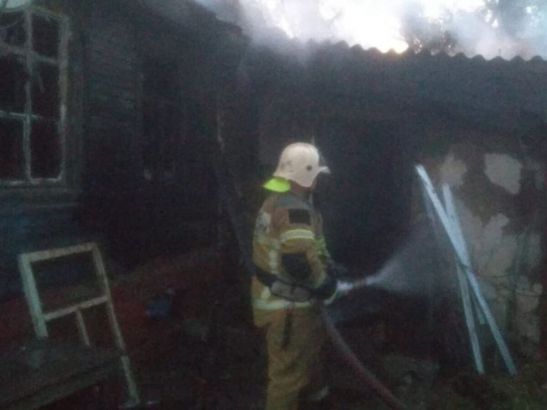 В Ростовской области при пожаре в доме погибли пенсионерка с сыном