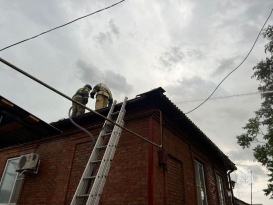 В Ростовской области при пожаре в доме спасли 58-летнего мужчину