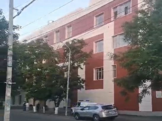 В Ростове из горящего здания Ростелекома эвакуировали трех человек