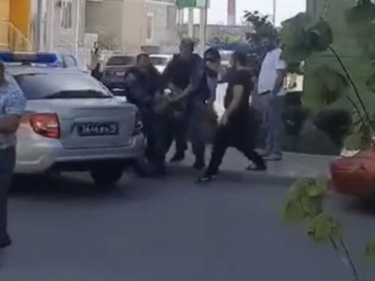 В Ростове жестко задержали неадекватного мужчину в Левенцовке