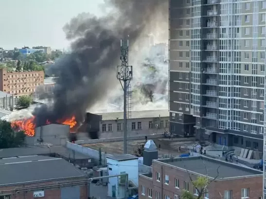 Останки еще двоих человек обнаружили на месте пожара в мебельном цеху Ростова