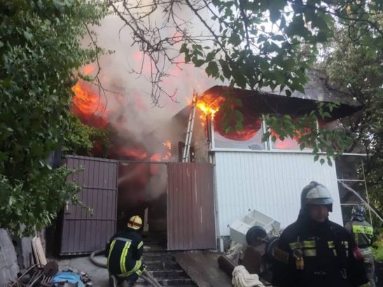 В Ростове до 225 квадратов увеличилась площадь пожара в доме на Циолковского