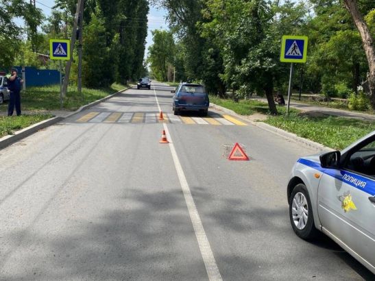 В Ростовской области автомобилист сбил маму с дочкой