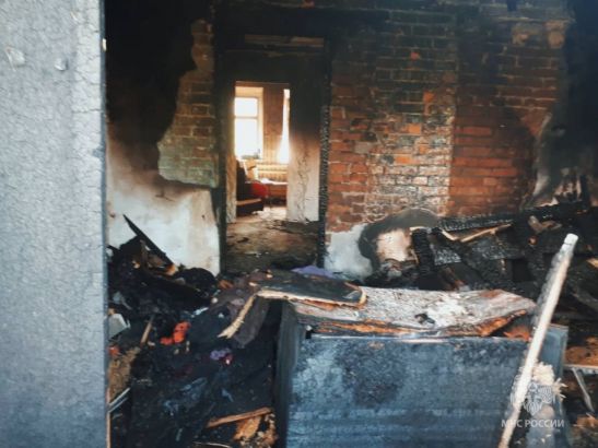 В Ростовской области 46-летняя женщина получила ожоги рук при пожаре