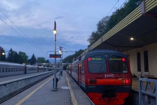 В Ростове поезд насмерть сбил молодого человека