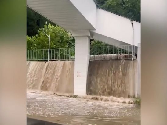 В Ростове на улице Береговой появился «Ниагарский водопад»