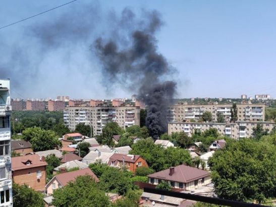 В Ростове около зоопарка гараж сгорел дотла