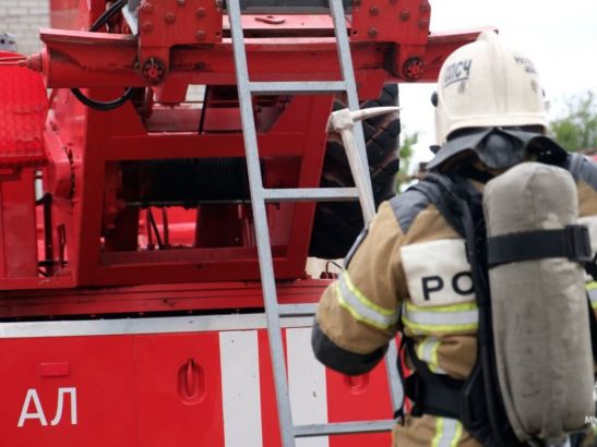 В Цимлянском районе к ликвидации возгорания на нефтебазе направили пожарный поезд