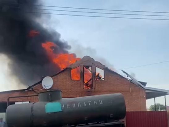 В Ростовской области полностью сгорел жилой дом