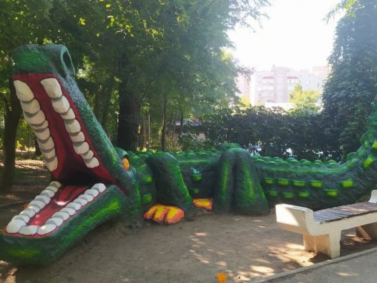 В Ростове перекрасили знаменитого крокодила в парке имени Вити Черевичкина