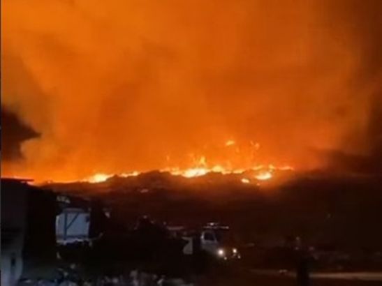 Под Шахтами полыхает мусорный полигон