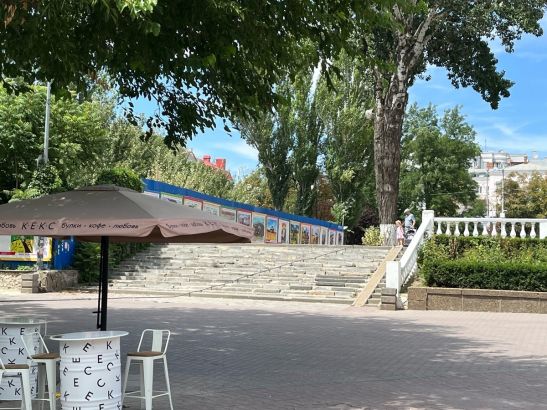 В центре Ростова разрушается лестница в парке