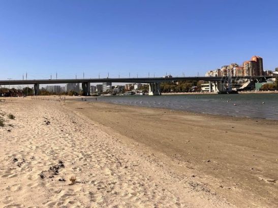 В Ростове сильный ветер выдул воду из реки Дон