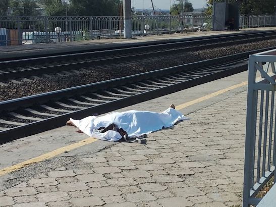На ж/д станции Красный Сулин Ростовской области женщине отрезало голову