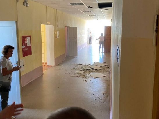 В Азовском колледже посреди учебного дня рухнул потолок