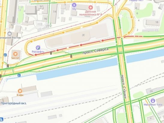 В Ростове массовое ДТП парализовало движение под мостом Стачки